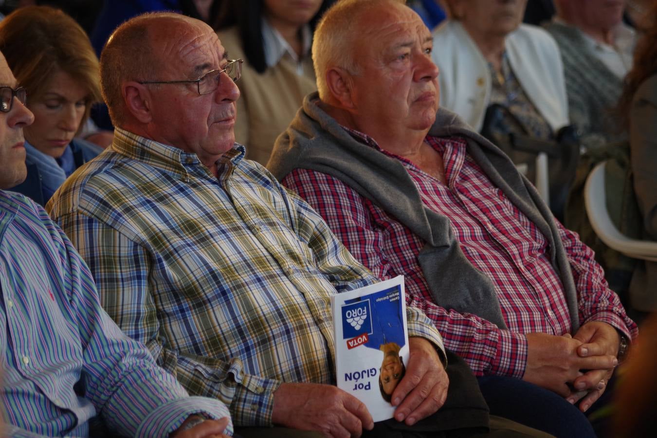 Más de un millar de personas en el mitin central de Foro en Gijón