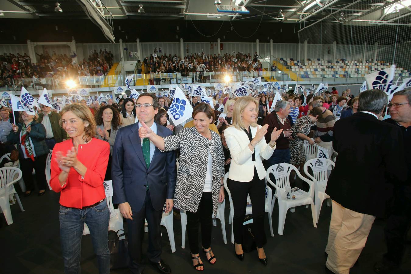 Más de un millar de personas en el mitin central de Foro en Gijón