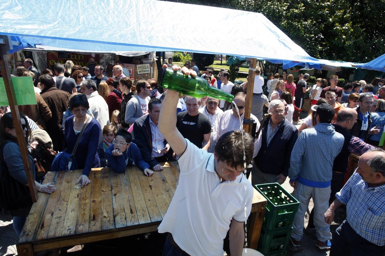 Fiesta del Descorche en El Entrego