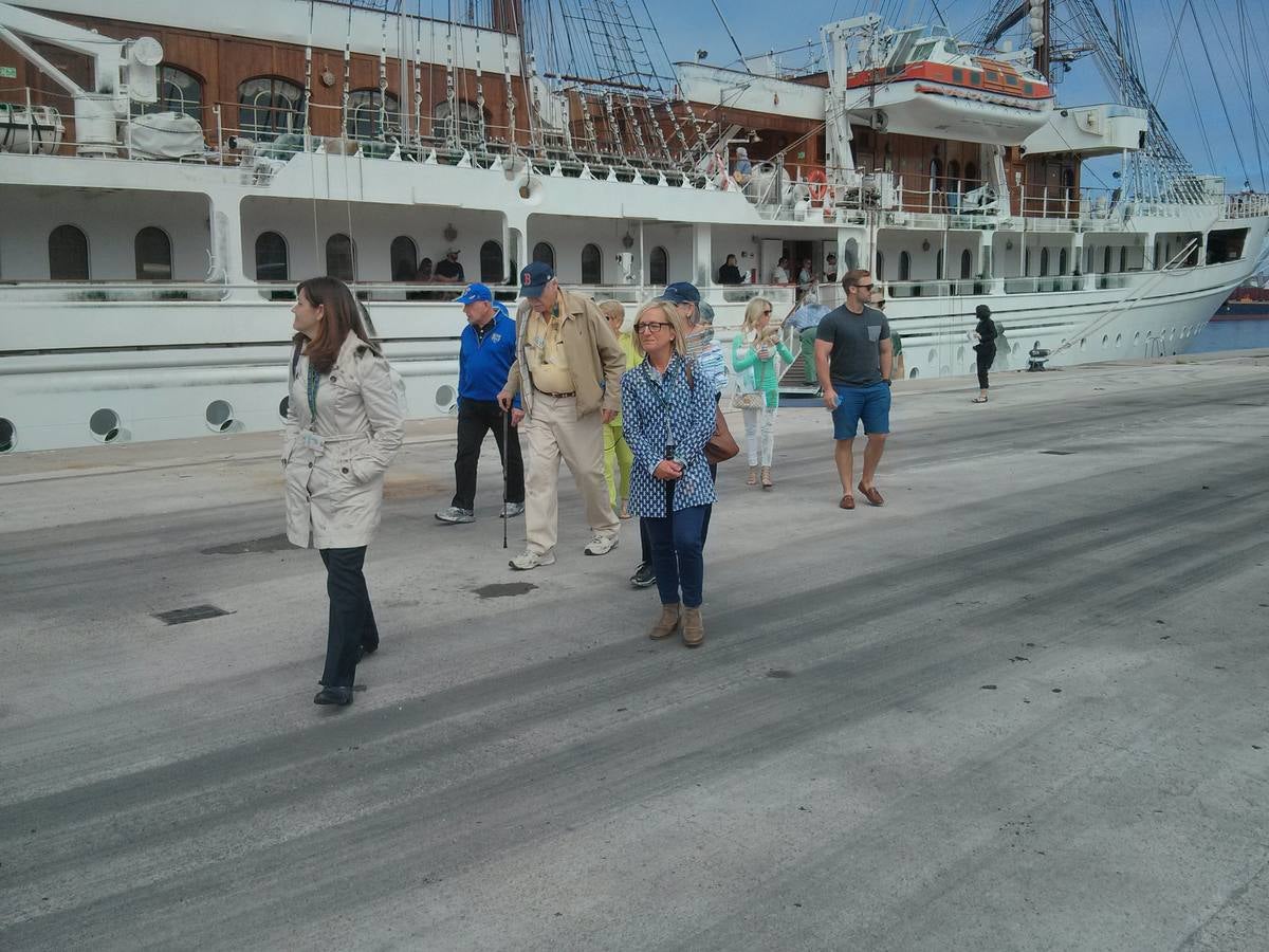 El &#039;Sea Cloud II&#039; atraca en Avilés