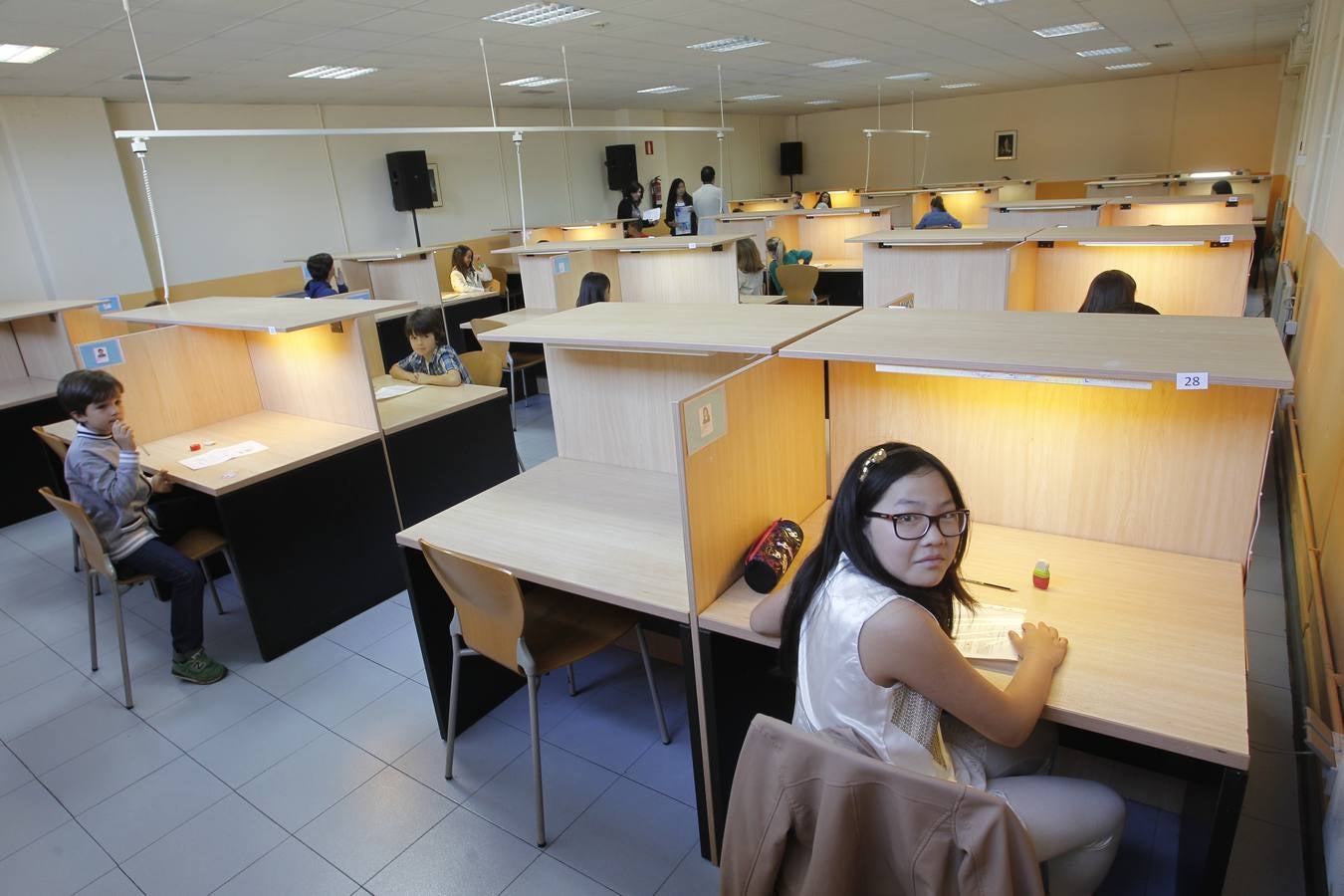 80 niños ponen a prueba su nivel de chino en Oviedo
