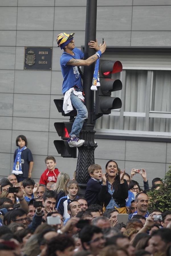 La afición buscó mil maneras de inmortalizar el momento.