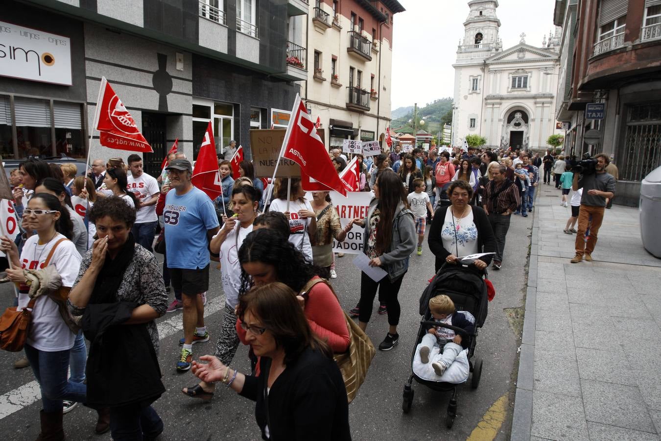 La plantilla de Los Telares se manifiesta en Mieres