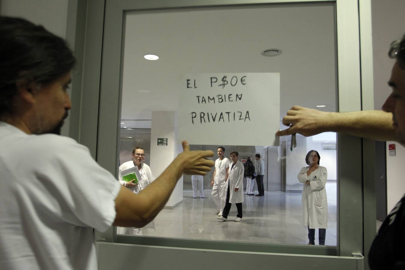 Aniversario del HUCA con protestas