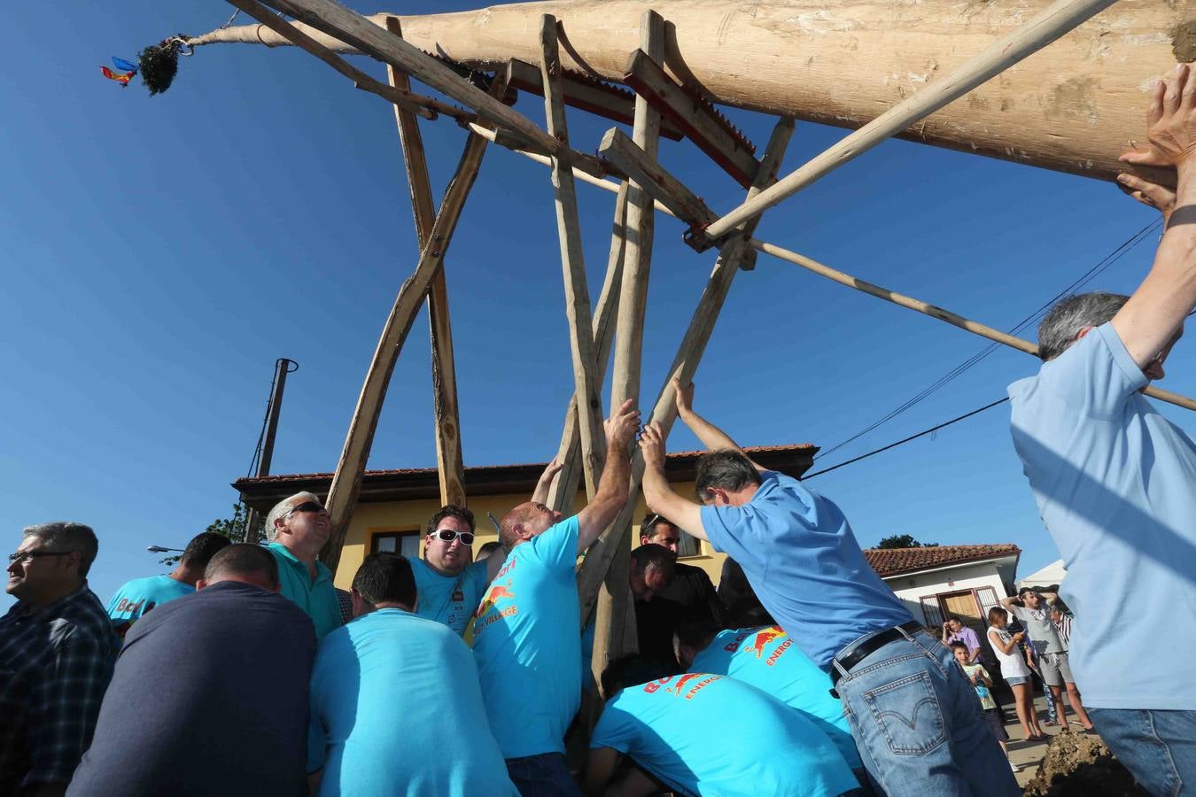 Balmori planta una hoguera de 40 metros