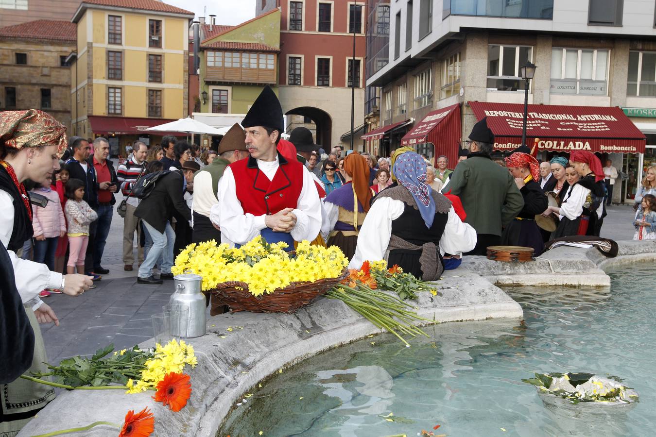 Asturias enrama sus fuentes la noche de San Juan