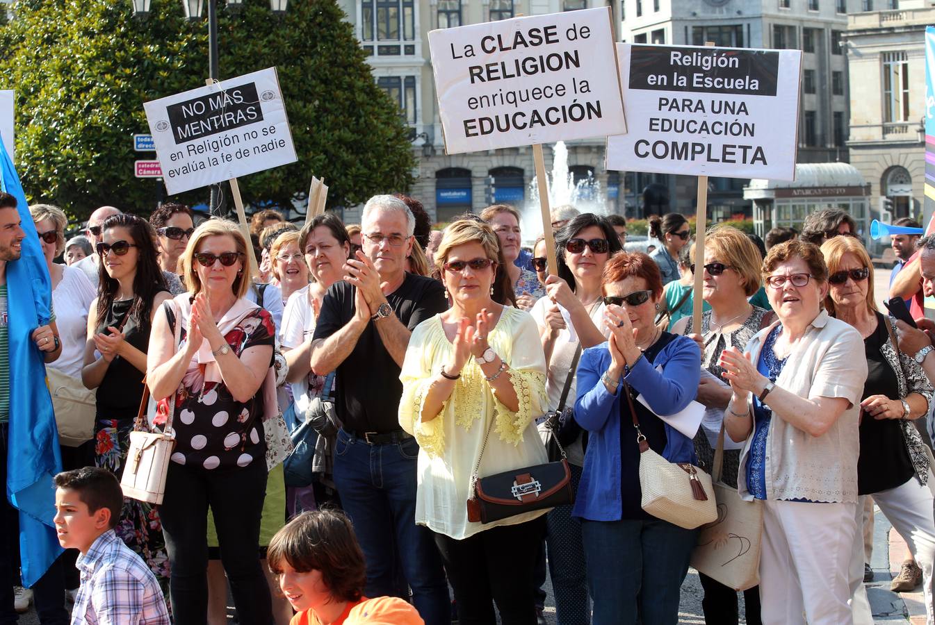 Manifestación a favor de la religión en la escuela