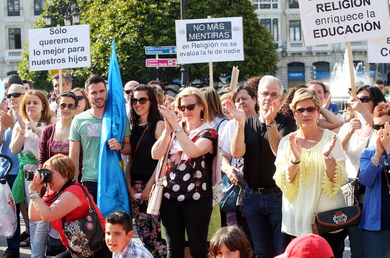 Manifestación a favor de la religión en la escuela