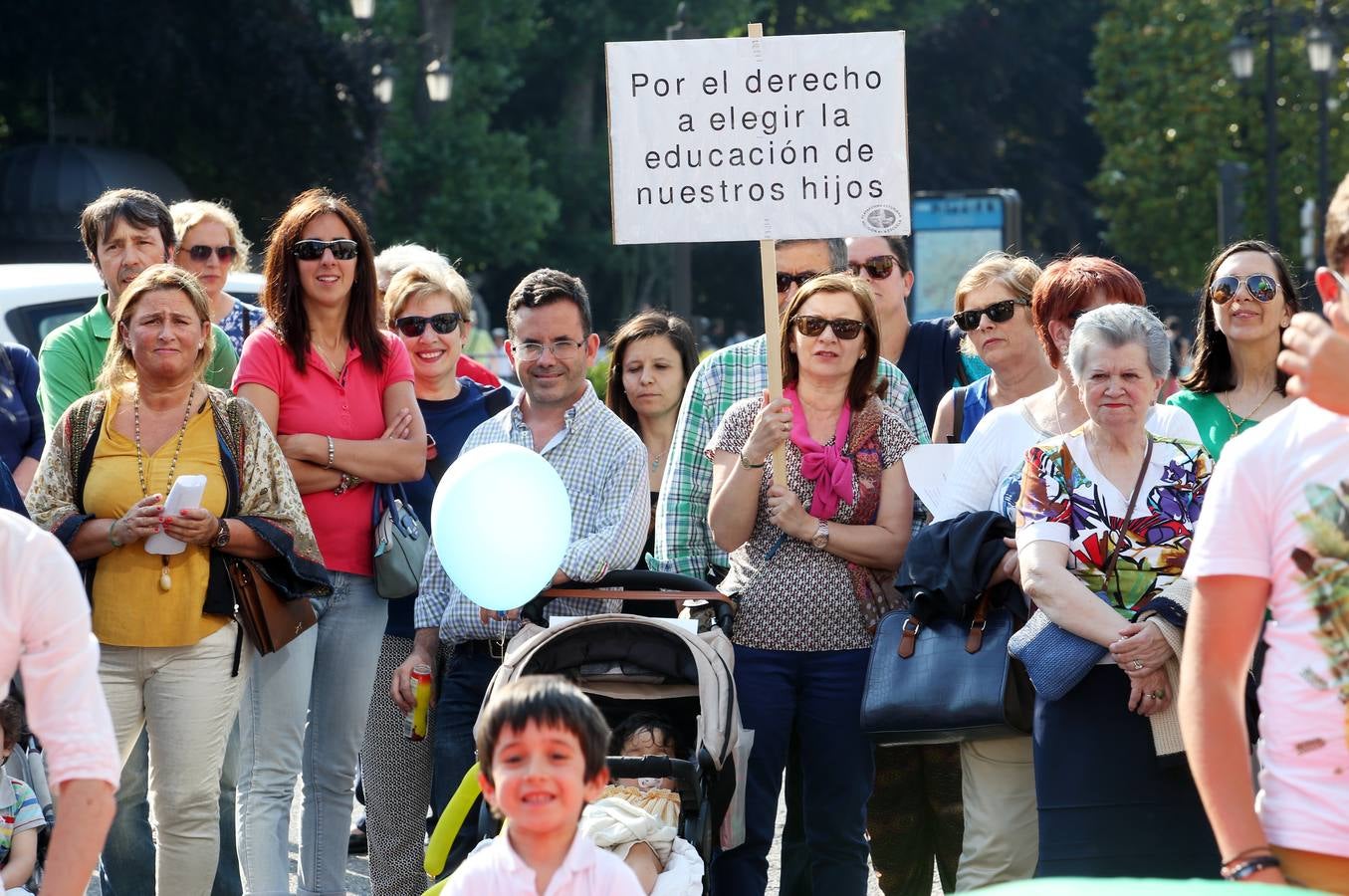 Manifestación a favor de la religión en la escuela