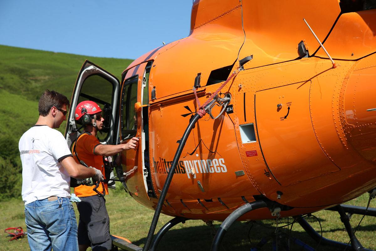 Así suben los víveres al refugio del Urriellu