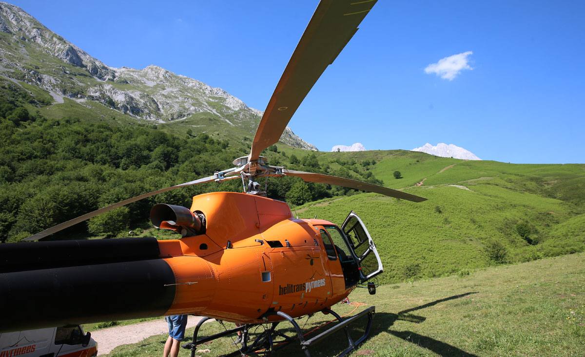 Así suben los víveres al refugio del Urriellu