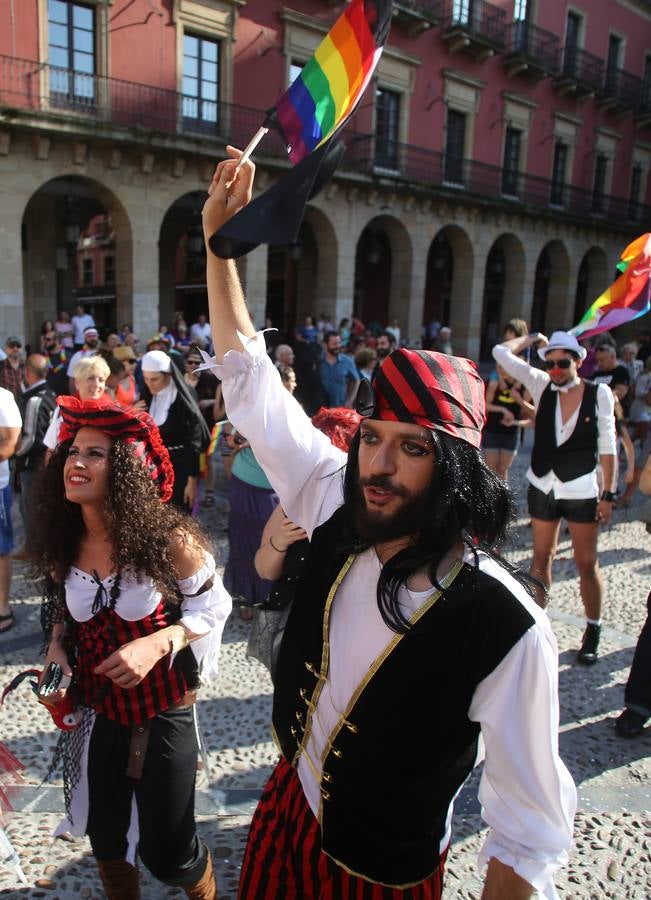 El &#039;Orgullín del Norte&#039; desfila por las calles de Gijón