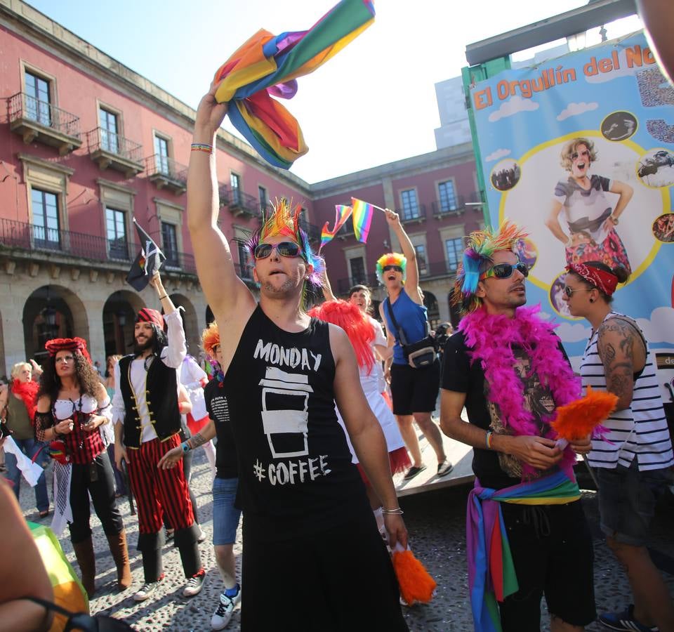 El &#039;Orgullín del Norte&#039; desfila por las calles de Gijón