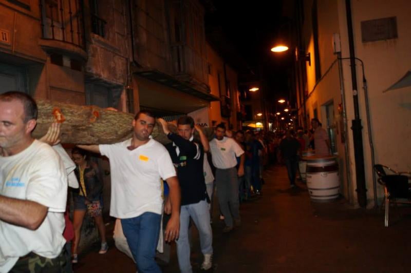 Cangas del Narcea vive la &#039;fiesta del Arbolón&#039;