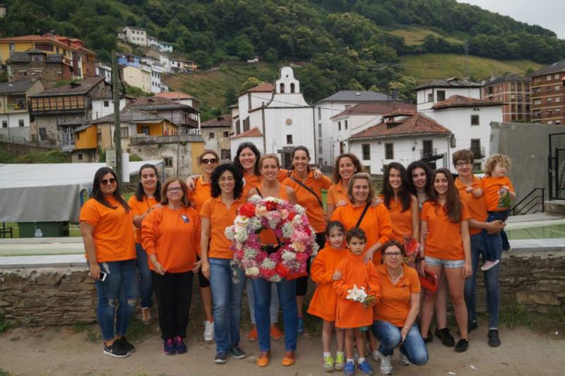 Cangas del Narcea vive la &#039;fiesta del Arbolón&#039;