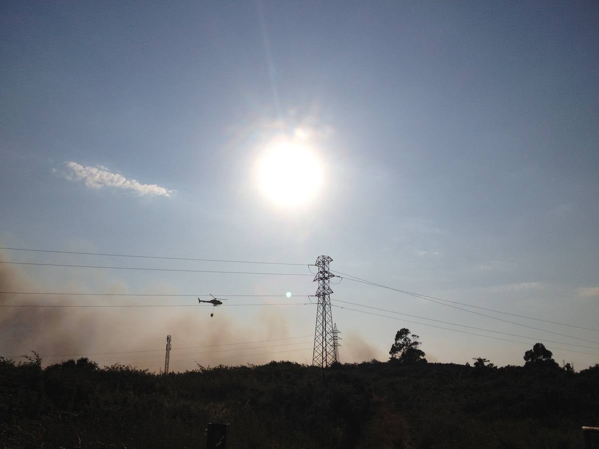 Incendio en Avilés cerca de las instalaciones de Alcoa