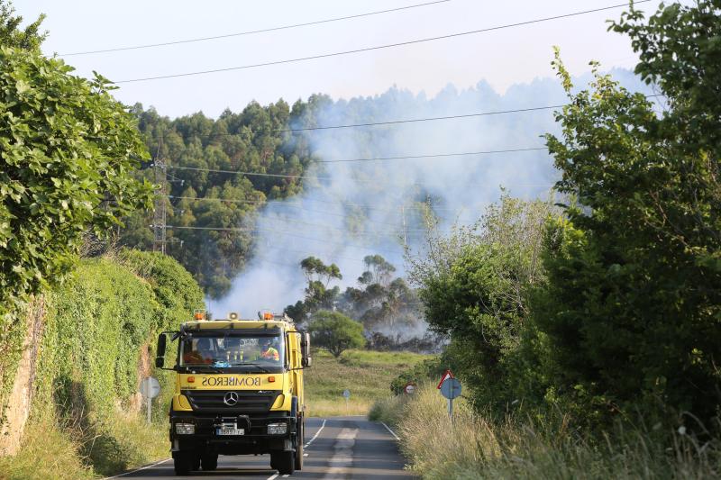 Incendio en Avilés cerca de las instalaciones de Alcoa
