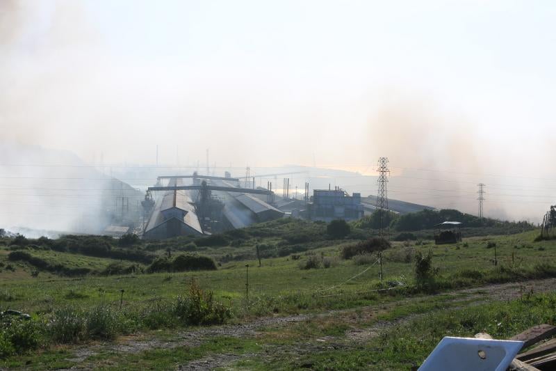 Incendio en Avilés cerca de las instalaciones de Alcoa
