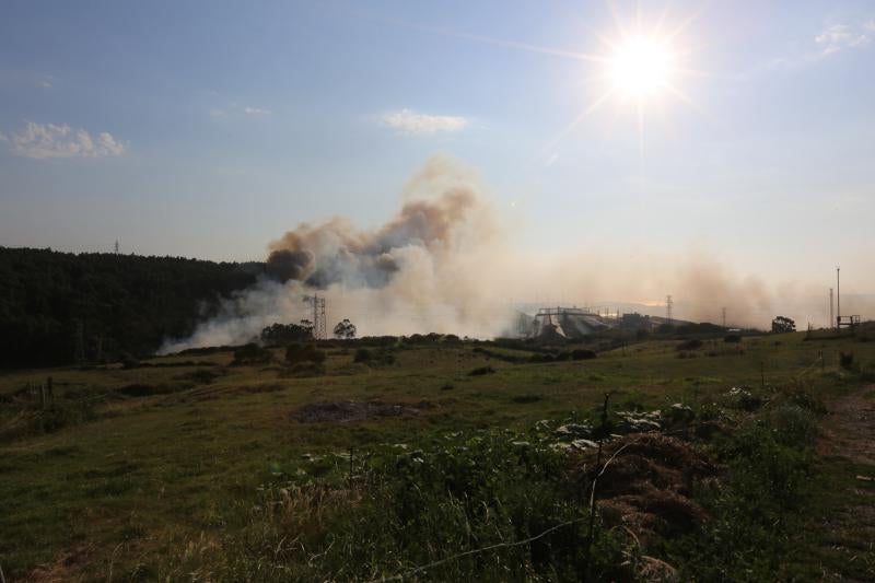 Incendio en Avilés cerca de las instalaciones de Alcoa