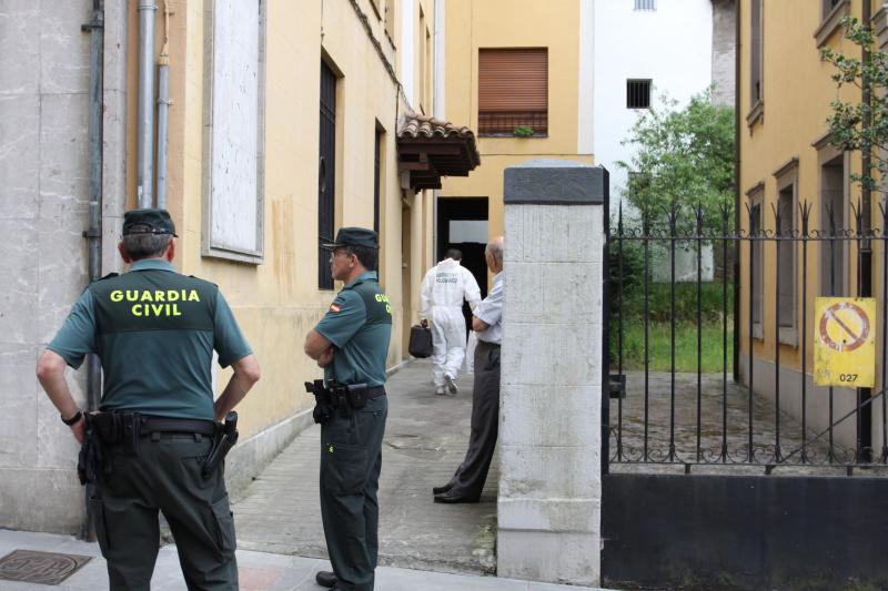 Un hombre se suicida en Pravia después de agredir a una anciana y matar a su mujer