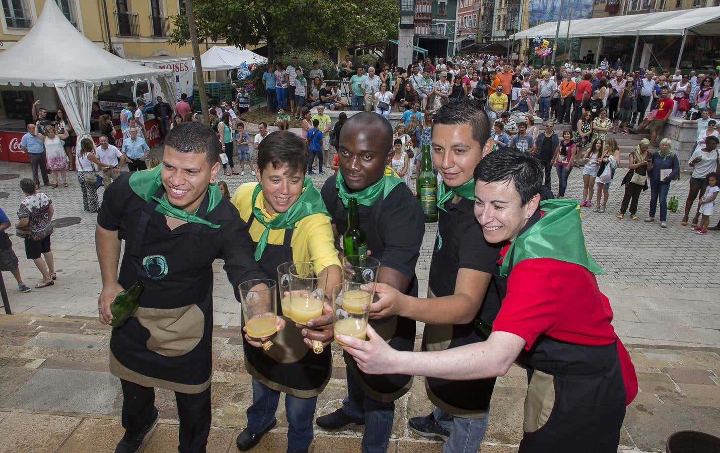 Concurso de escanciadores del Festival de la Sidra de Nava