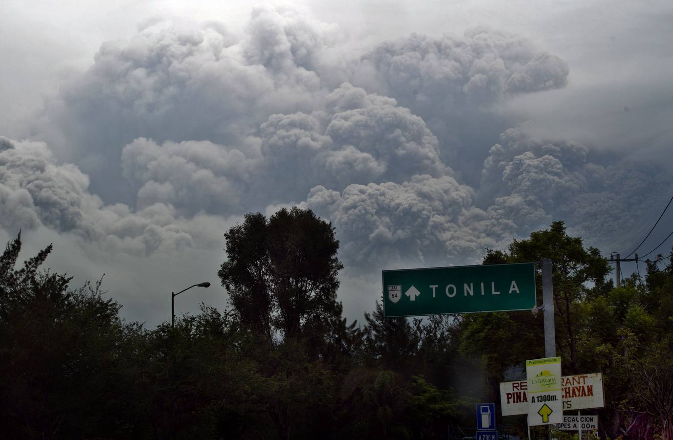 México vigila el volcán Colima