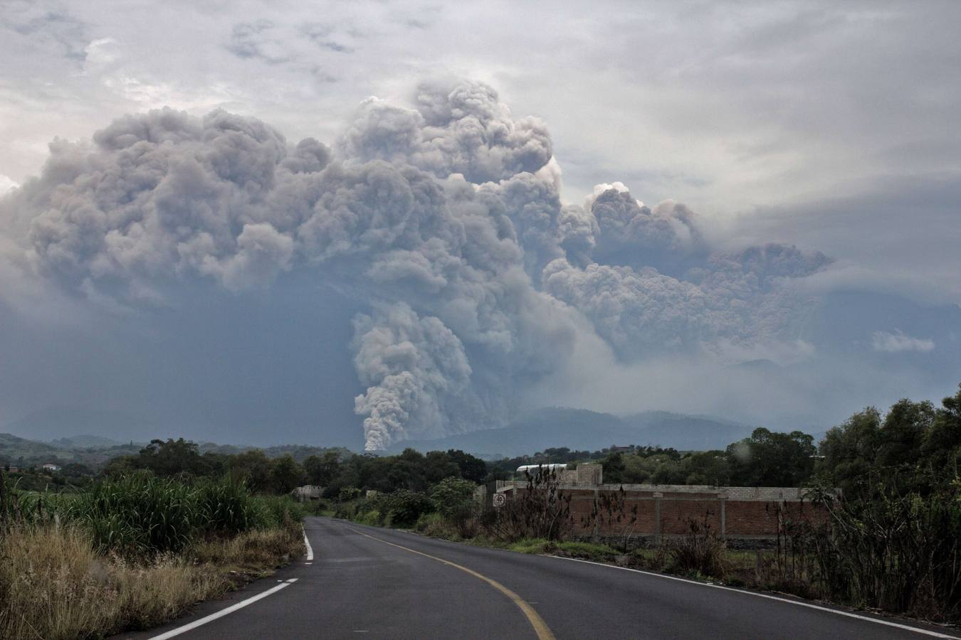 México vigila el volcán Colima