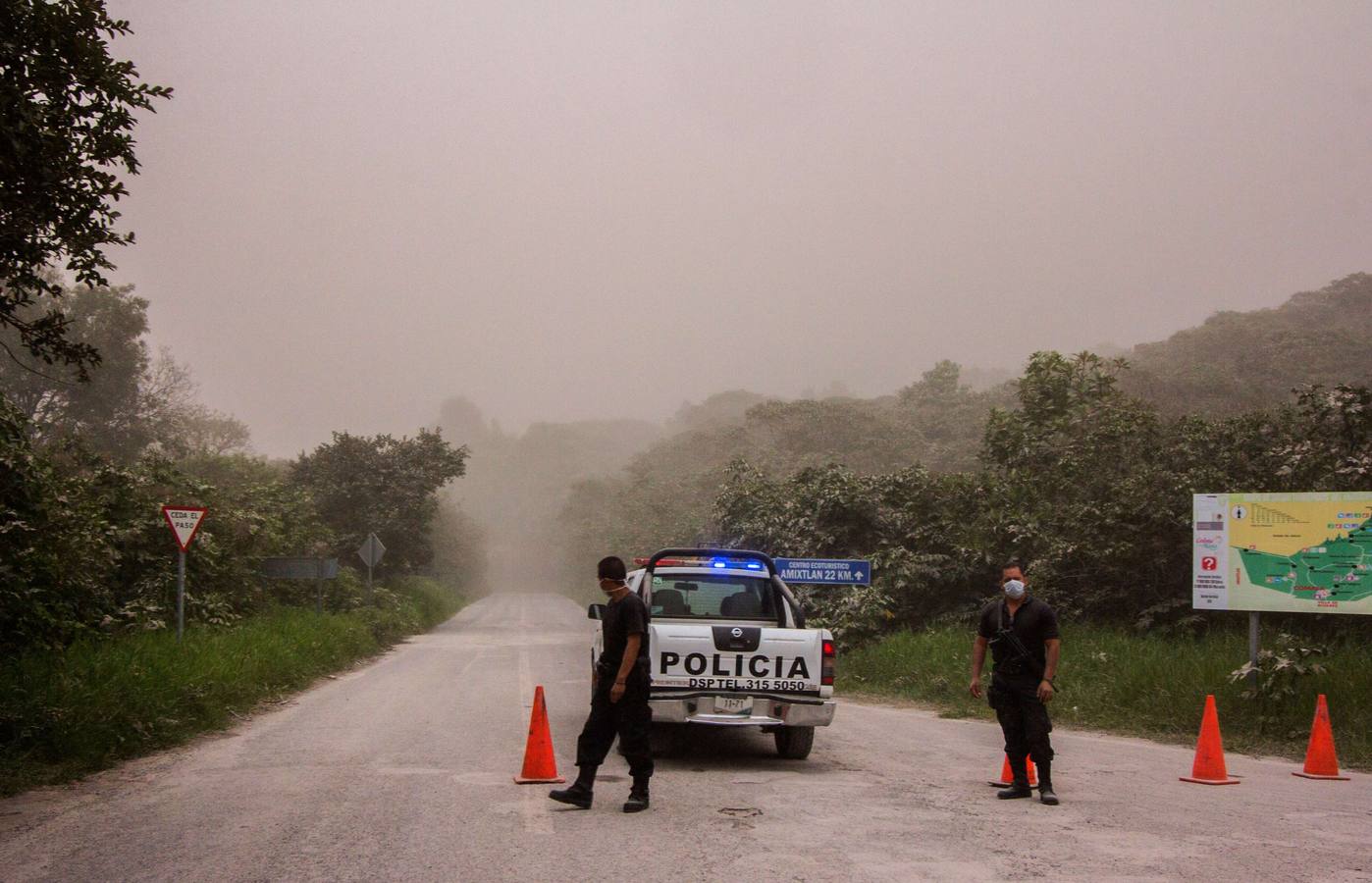 México vigila el volcán Colima