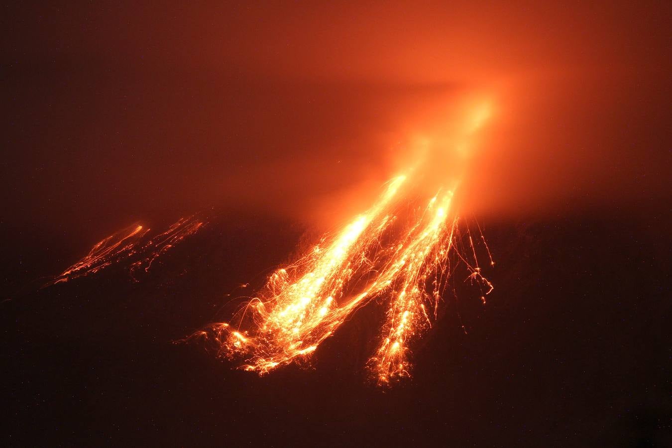 México vigila el volcán Colima