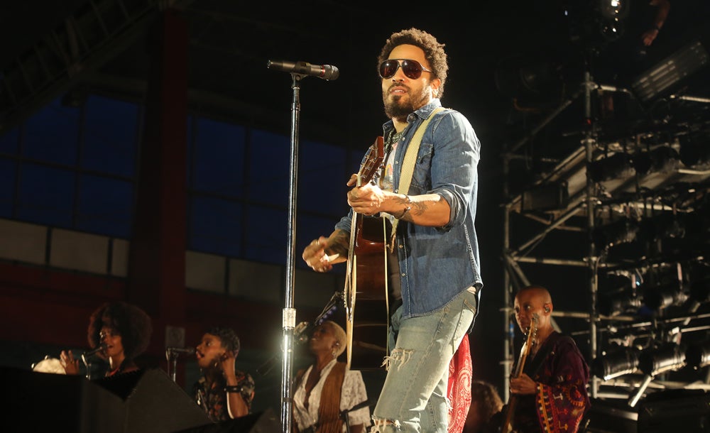 Gijón vibra con el rock de Lenny Kravitz