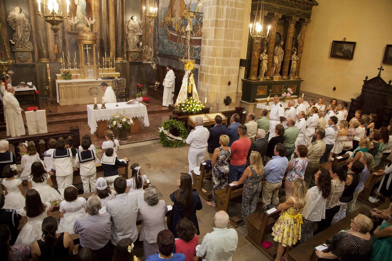 Lastres se vuelca con la celebración del Carmen