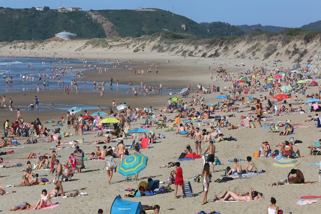 Salinas, sobre las olas