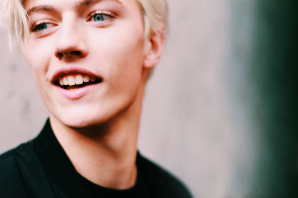 Lucky Blue Smith, el joven de 17 años que arrasa en las pasarelas y las redes sociales