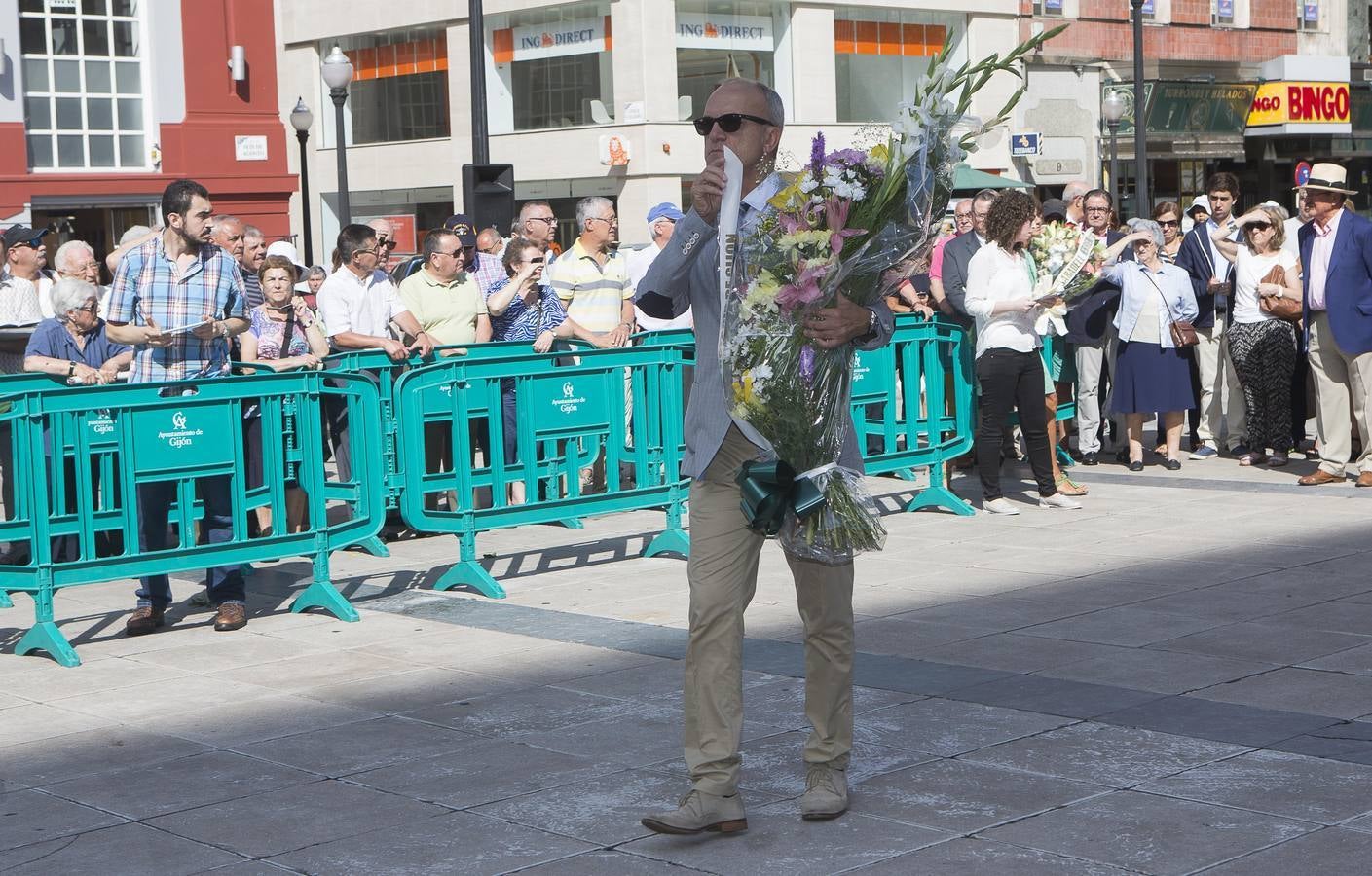 Ofrenda floral a Jovellanos en Gijón