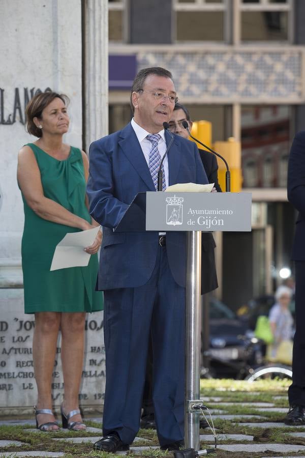 Ofrenda floral a Jovellanos en Gijón