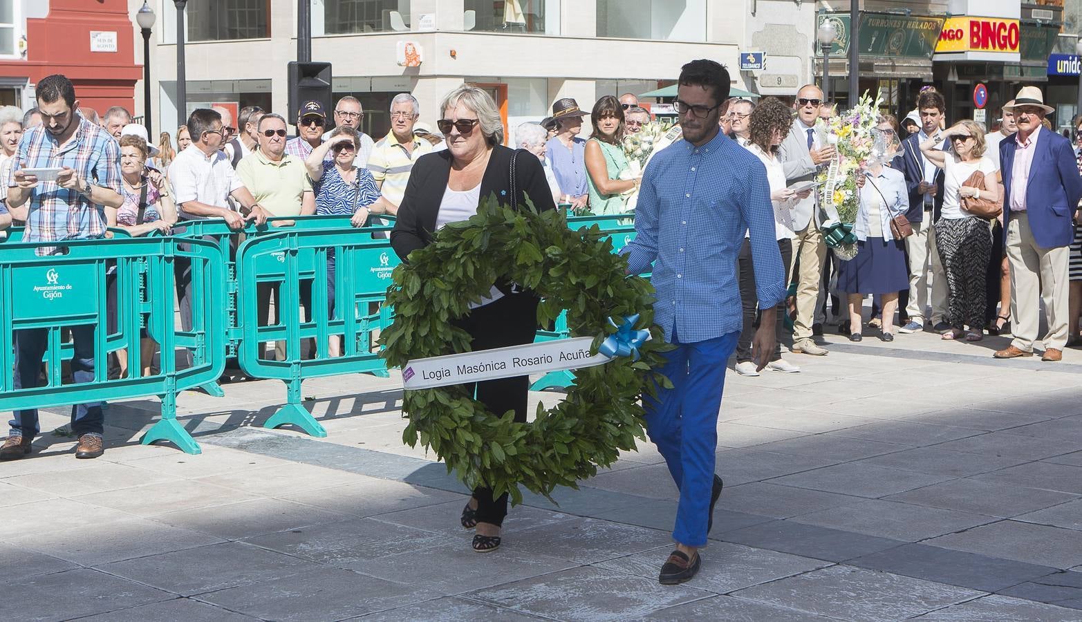 Ofrenda floral a Jovellanos en Gijón