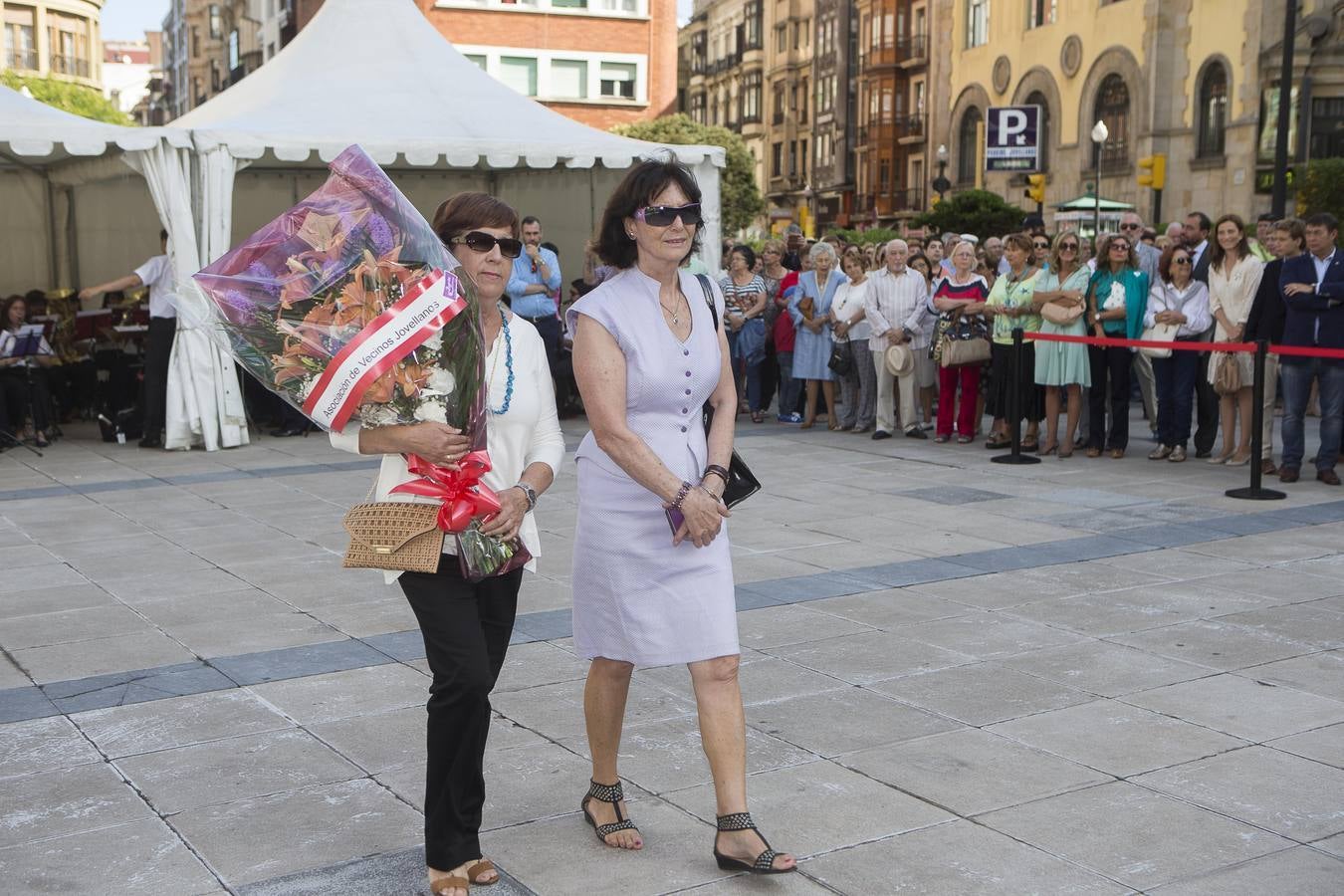 Ofrenda floral a Jovellanos en Gijón