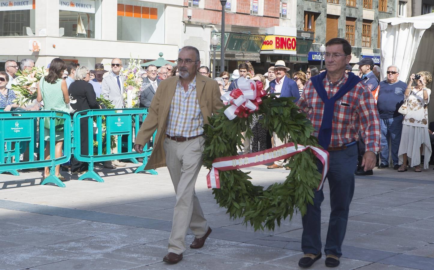 Ofrenda floral a Jovellanos en Gijón