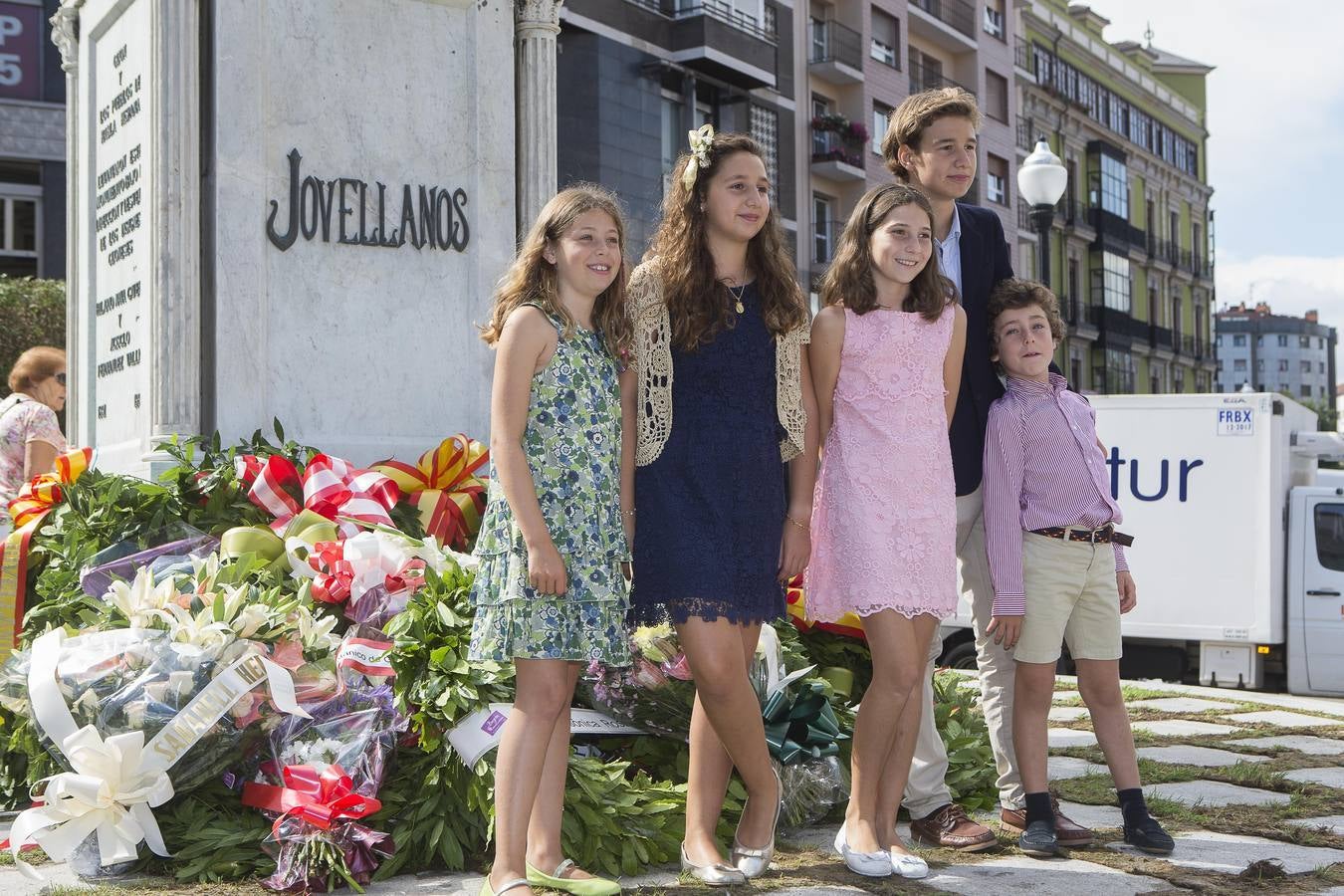 Ofrenda floral a Jovellanos en Gijón