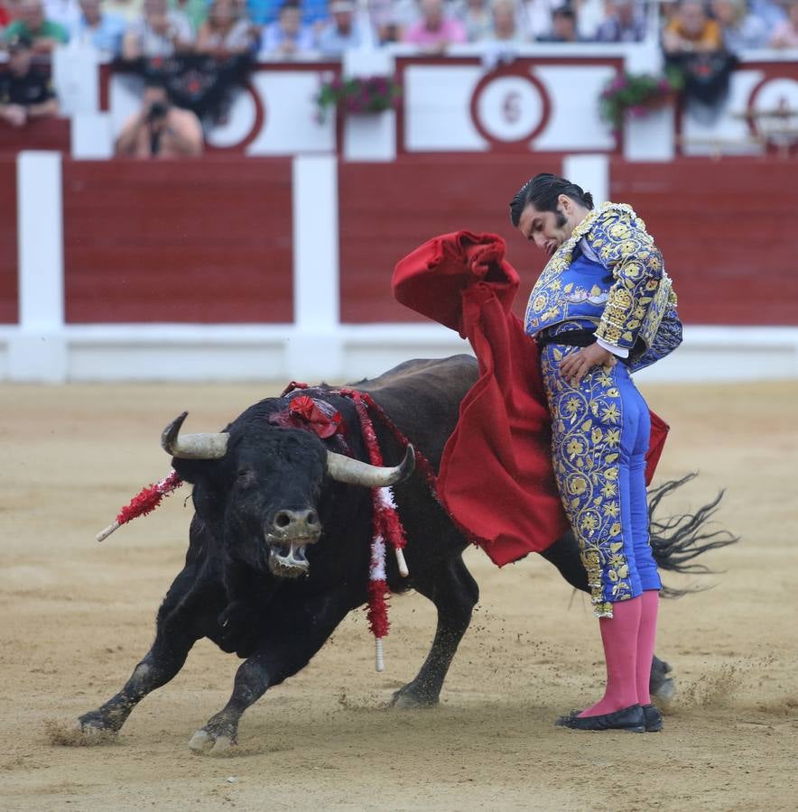 Triunfan Morante, Castella y Manzanares en la segunda corrida de feria