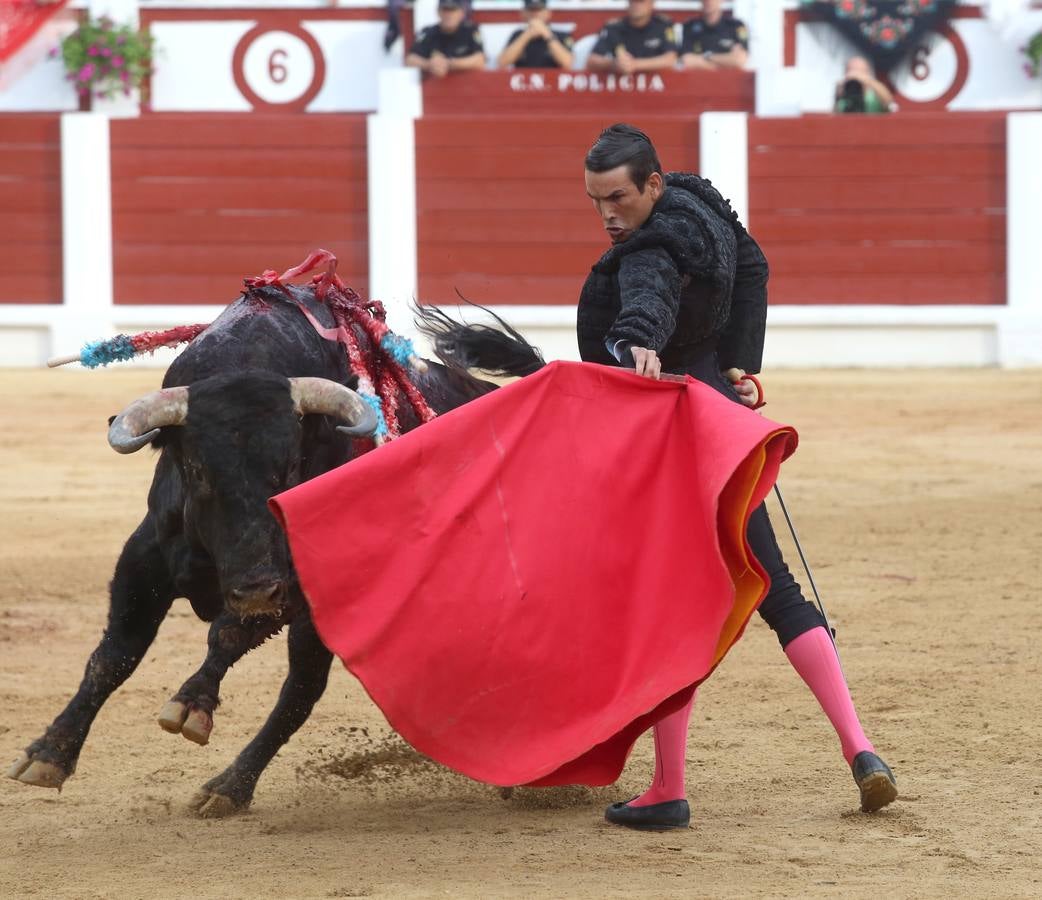 Triunfan Morante, Castella y Manzanares en la segunda corrida de feria