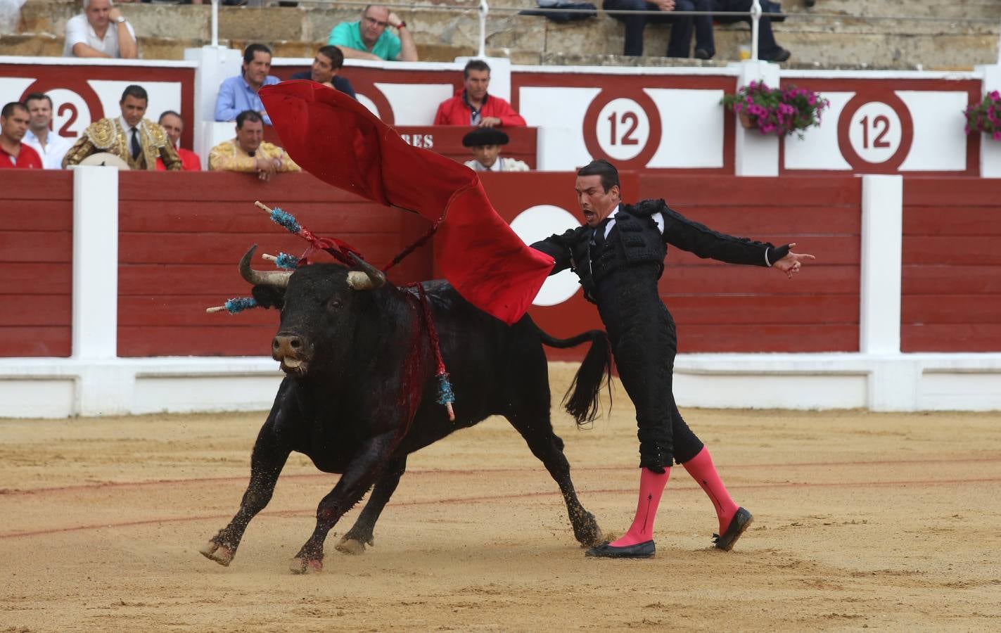 Triunfan Morante, Castella y Manzanares en la segunda corrida de feria