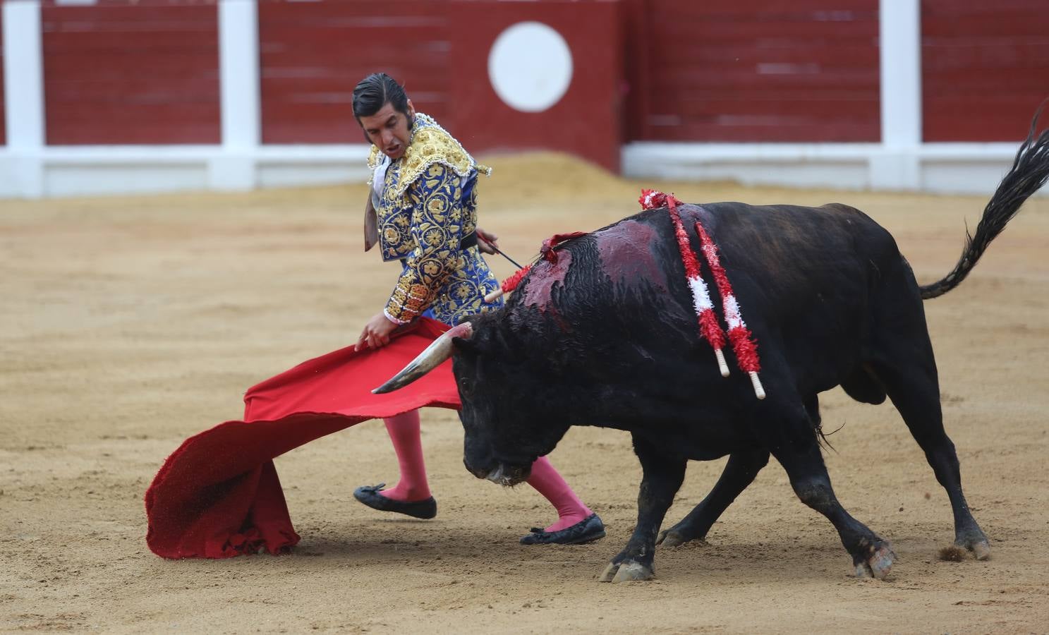 Triunfan Morante, Castella y Manzanares en la segunda corrida de feria