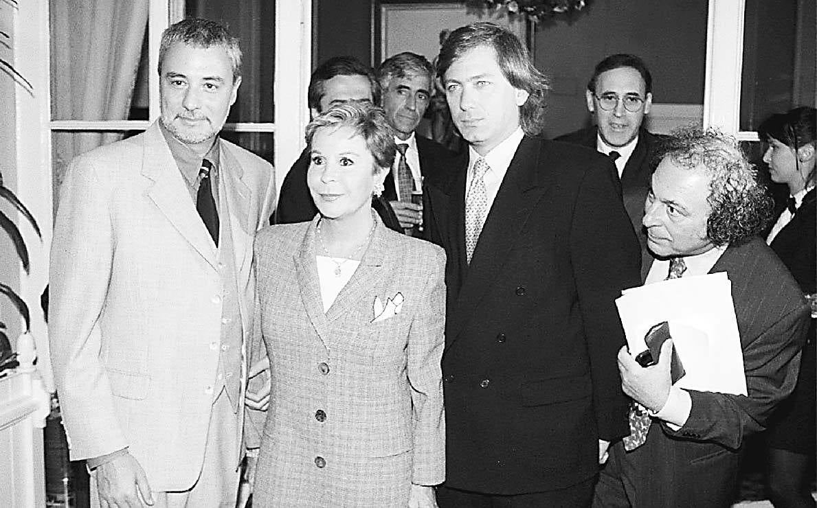 Lina Morgan, con Joaquín Kremell, Pedro Rollán y Valerio Lazarov, en 1997.