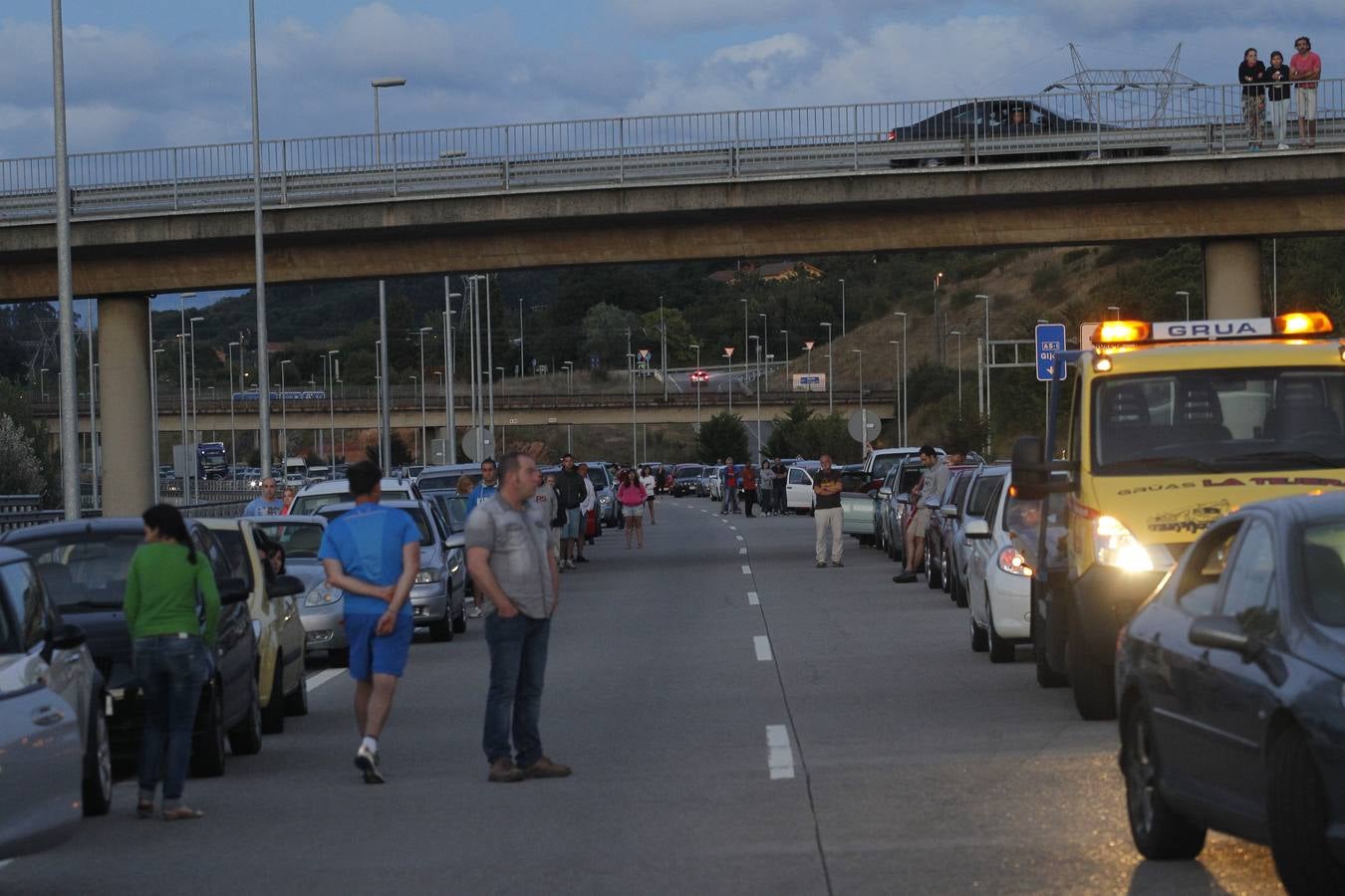 Seis heridos al salirse de la vía el vehículo en el que viajaban en El Berrón