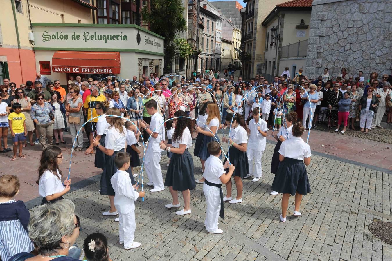 Multitudinaria procesión marinera en Ribadesella