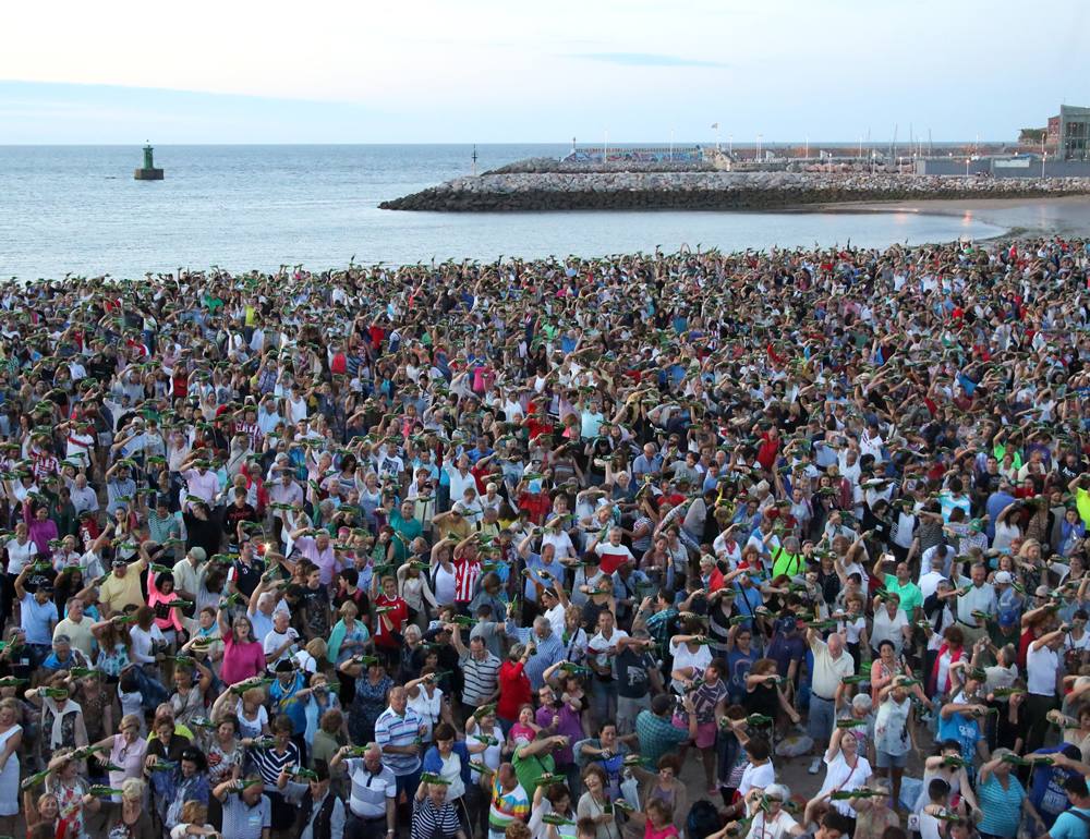 Gijón vuelve a batir el récord de escanciado simultáneo