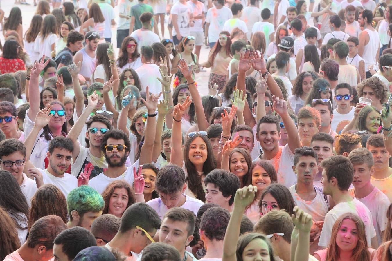 La Holy Party llena de color el Centro Niemeyer de Avilés