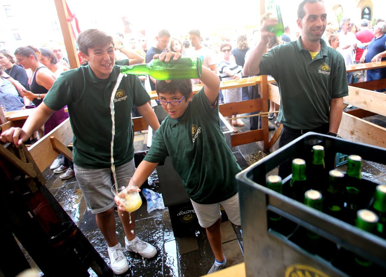 La Fiesta de la Sidra Natural de Gijón cierra entre multitudes