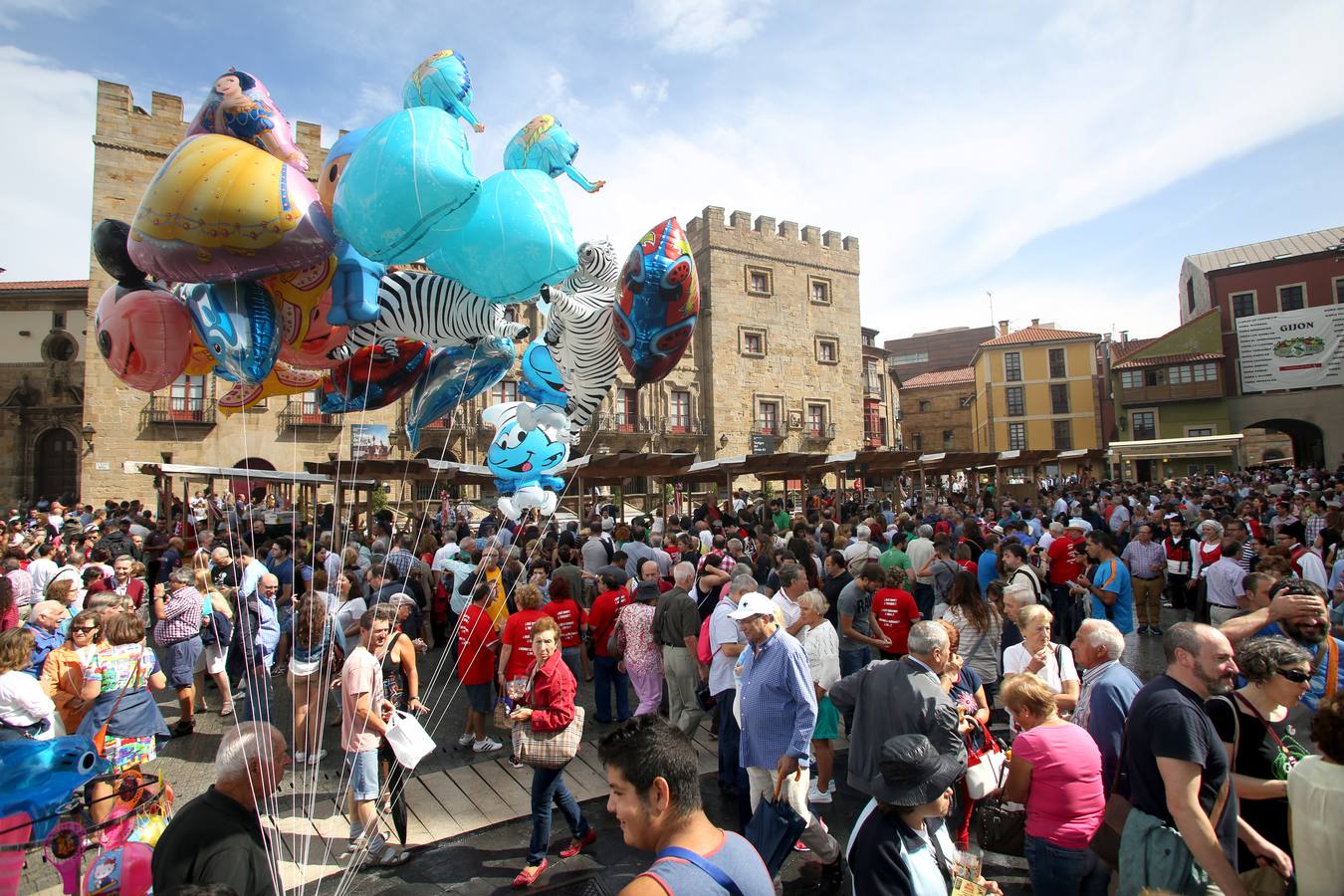 La Fiesta de la Sidra Natural de Gijón cierra entre multitudes